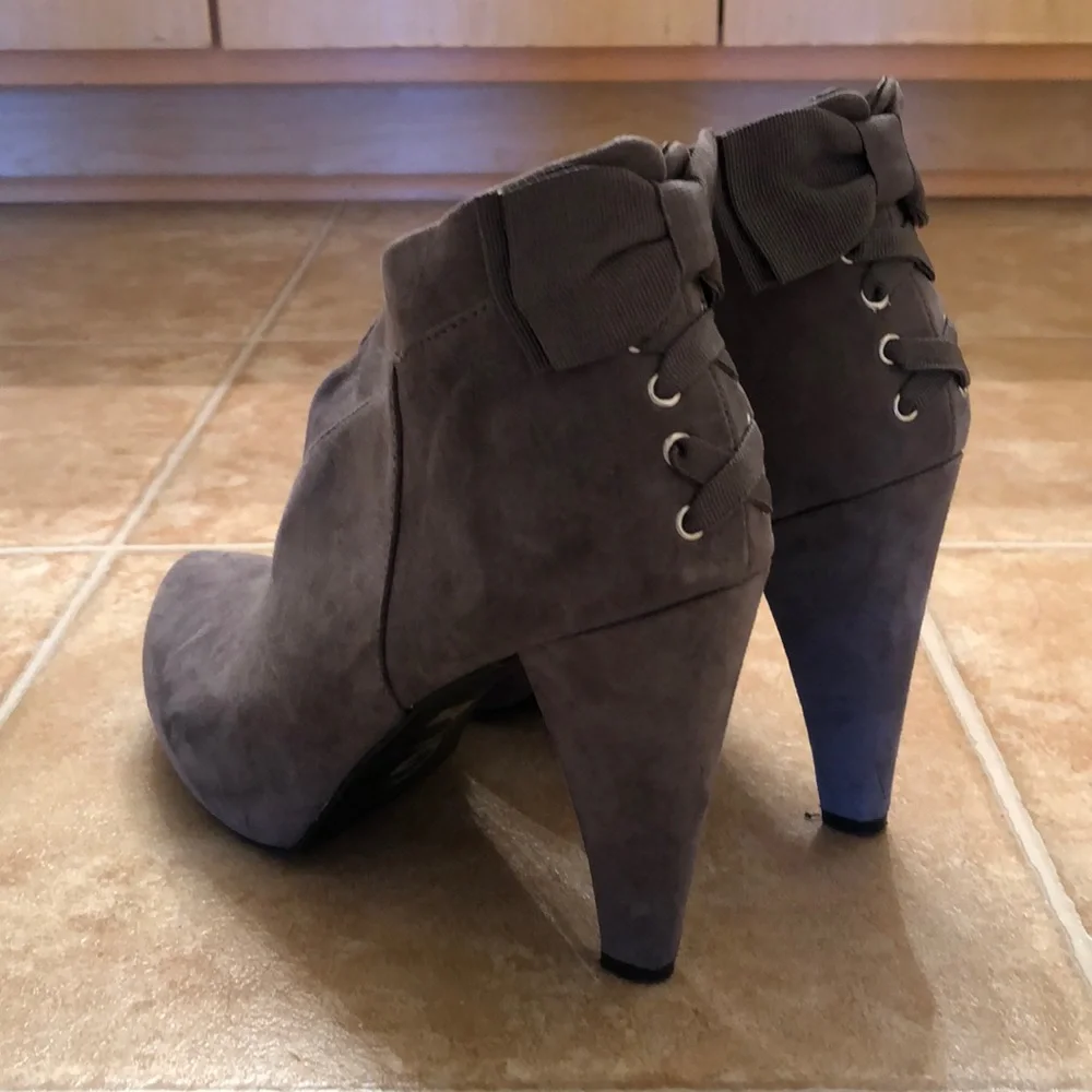 Guess Bow Back Booties - Picture 1 of 8
